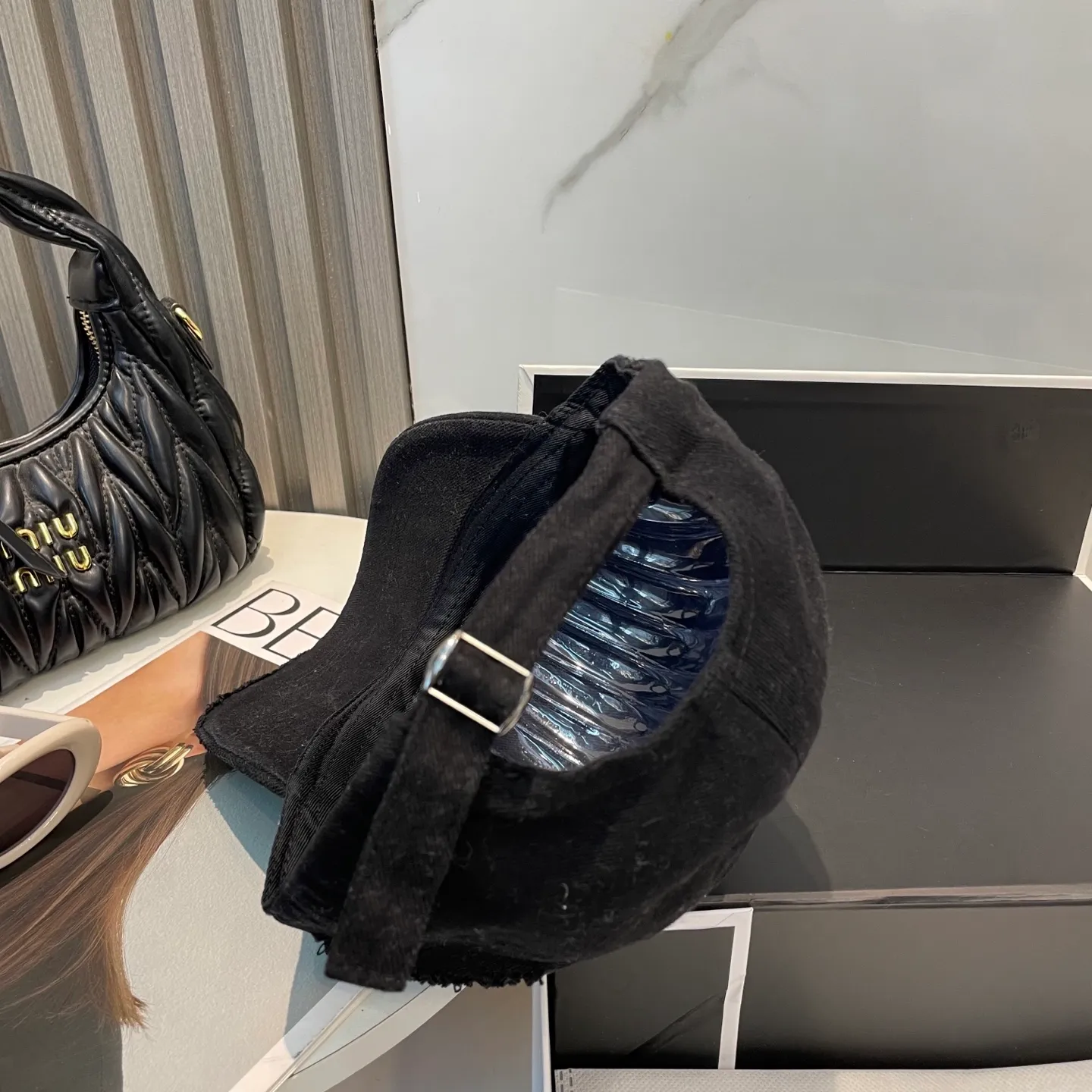 P66 Crow Heart 🆕🆕New baseball cap, stylish and classic cross logo, casual with a cool feeling, unisex style, same style for men and women! Very easy to match! Head circumference: 56-58cm is available